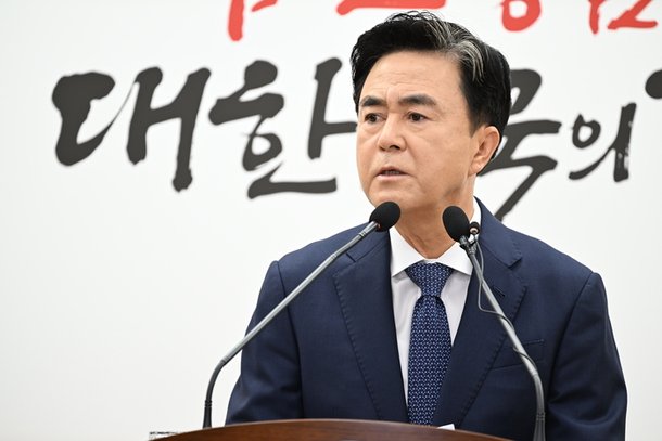 김태흠 충남지사가 지난 14일 충남도청에서 기자회견을 열고 영·호남 시도지사들이 제2중앙경찰학교 남원 설립 지지 의사를 밝힌 데 대해 유감을 표시하고 있다. 충남도 제공