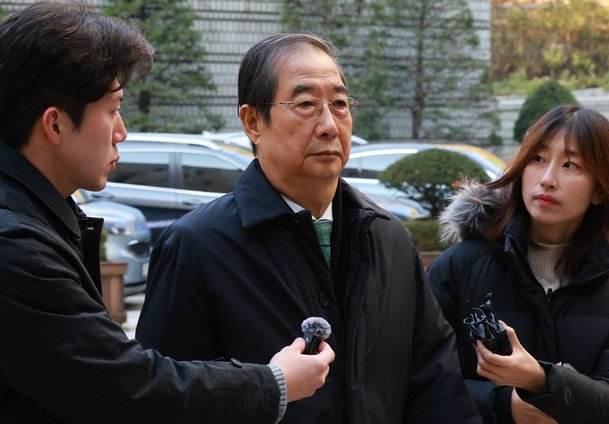 법정 소란과 감치 조치 보도 화면