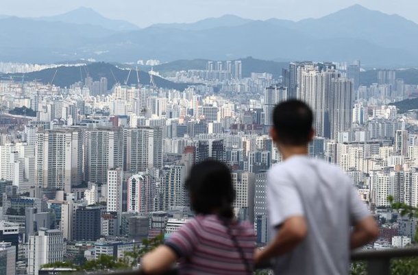 7월 15일 오후 서울 남산에서 바라본 서울 아파트의 모습. 연합뉴스