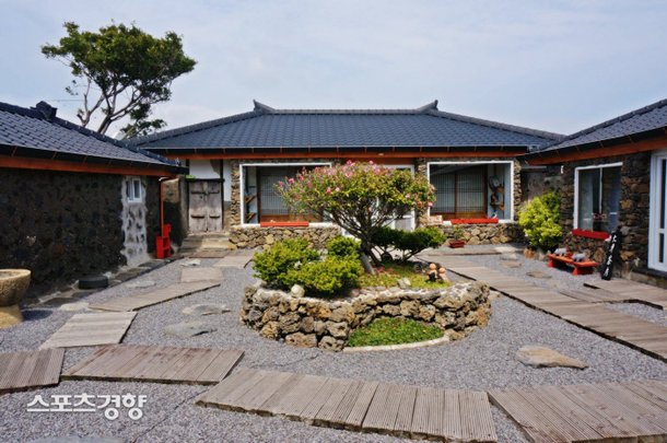 이하늘·김창열이 함께 지분 참여해 매입한 제주도 서귀포시에 위치한 게스트하우스 전경. 사진 osorok 홈페이지