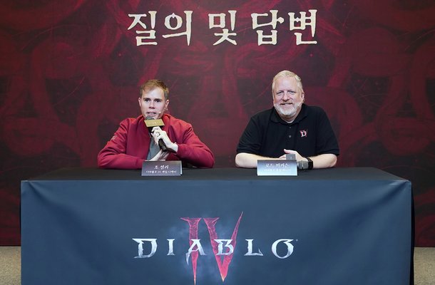 블리자드의 로드 퍼거슨 ‘디아블로’ 총괄 매니저와 조 셜리 ‘디아블로 4’ 게임 디렉터가 지난 3월 글로벌 오픈 테스트를 앞두고 한국을 방문, 국내 유저들과 직접 만나고 있다.   |블리자드 제공