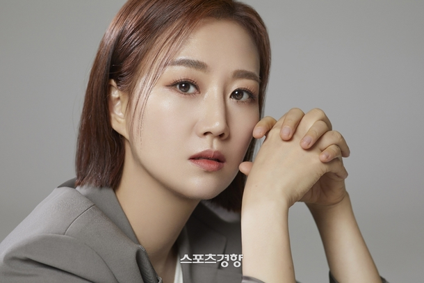 Singer Jang Yoon-jeong. Photo from Kyunghyang Shinmun