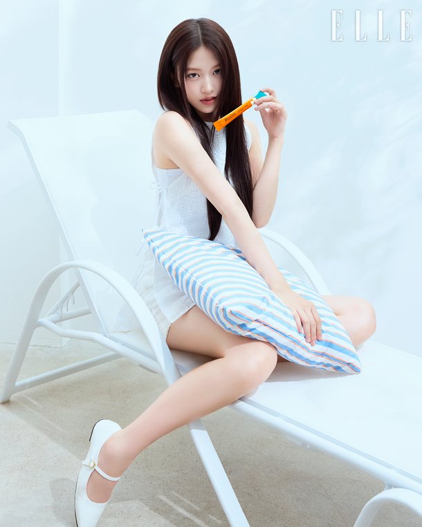 안유진, 원래 이렇게 예뻤나…&apos;안댕댕&apos; 벗고 냉미녀 변신[화보]