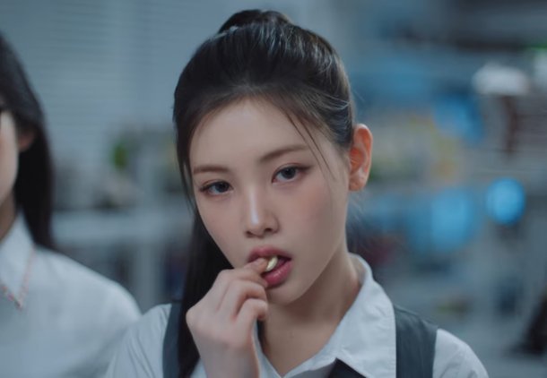 피네이션 첫 걸그룹 베이비돈크라이, 데뷔 전부터 &apos;성적 대상화 논란&apos; 암초[스경X이슈]
