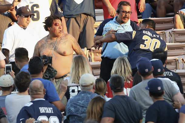 "Le stade est aujourd’hui comme un champ de bataille." La violence des supporters est devenue un phénomène quotidien dans le sport américain…"La violence est une explosion émotionnelle et un produit de la psychologie de groupe"