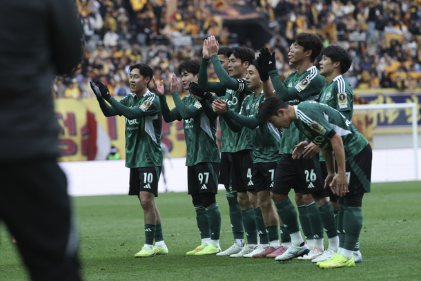 대표 이미지: 전북 현대 코리아컵 우승 더블 달성, 포옛 감독 결별 예고