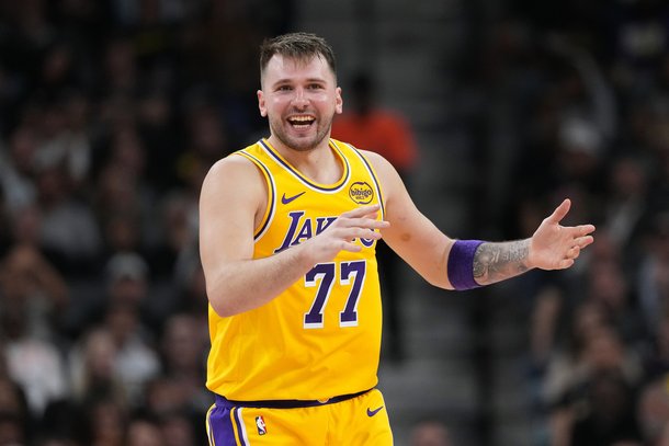 샌안토니오 대 LA 레이커스 경기 관련 이미지