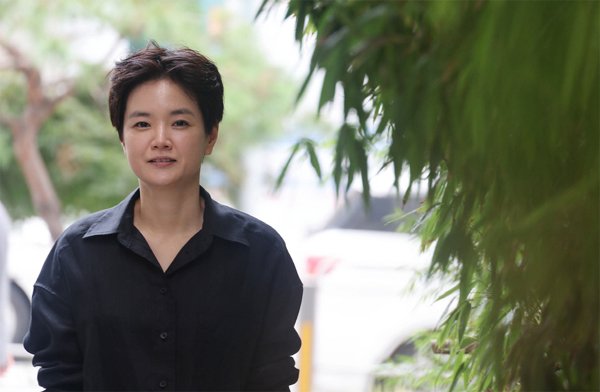 육명심 작가 초상