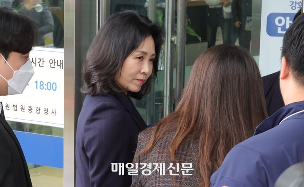 [포토] 취재진 노려보는 김혜경