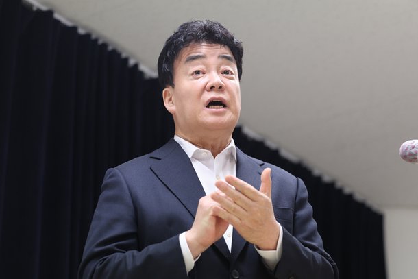 [단독] 왜 우리만 빠졌나…백종원, 연돈볼카츠 간담회 제외 논란