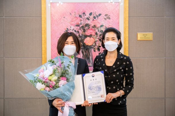 김현아 교수 : ê¹íì ìì ë¨í¸ ìì ë ¬ êµì ì´í¼ ì¬í¼ ë¬¸ì¬ì¸ íì¼ë³ êµ­íìì ê¹íì ê³ í¥ ëì´ íë ¥ ì¬ì° ì§ì­êµ¬ íë¡í ê·¼í© _ 김현아 교수는 의사가 되겠다는 목표 아래 열심히 공부했고, 83년 대입 학력고사에서 전국수석을 하여, 아무런 고민 없이 서울대 의대에 진학하였다.