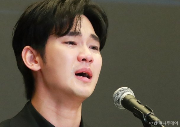 [단독]김수현과 3년여 만난 &apos;아이돌&apos; 여배우…어긋난 김새론 6년 열애설