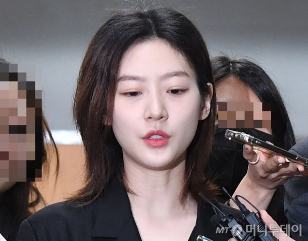 [단독]김수현, 김새론 제보자 살인교사 거짓이었다…사건 접수도 안돼