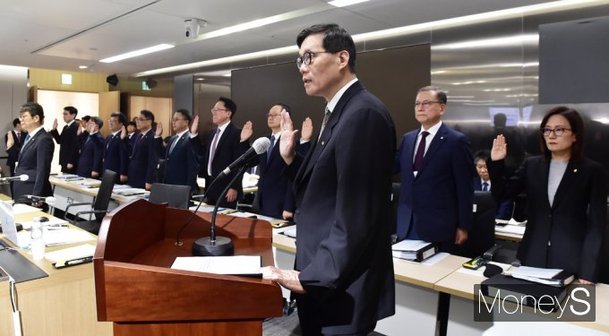 [머니S포토] 기준금리·집값·가계부채 등 2024 한국은행 국정감사