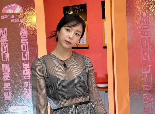 상반신 노출을?…예원, 살짝 드러난 볼륨감 '깜짝' : 네이트 연예