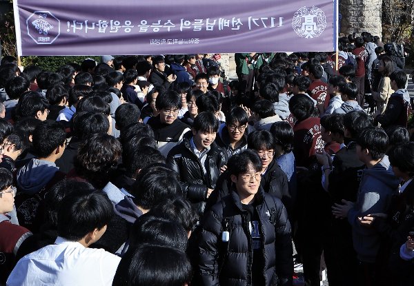 수능 당일 아침 쌀쌀 낮 포근 보도 이미지