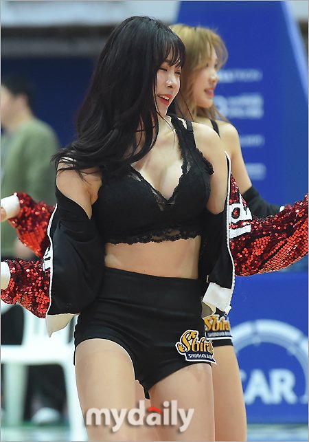 일반인 딸감 MD포토] 치어리더 김한나 '볼륨 파격 노출' : 네이트 스포츠