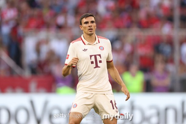 Bayern Munich’s Pricey Midfielder Left on the Bench: A Disappointing Home Debut Overshadowed by Kim Min-jae’s Rise