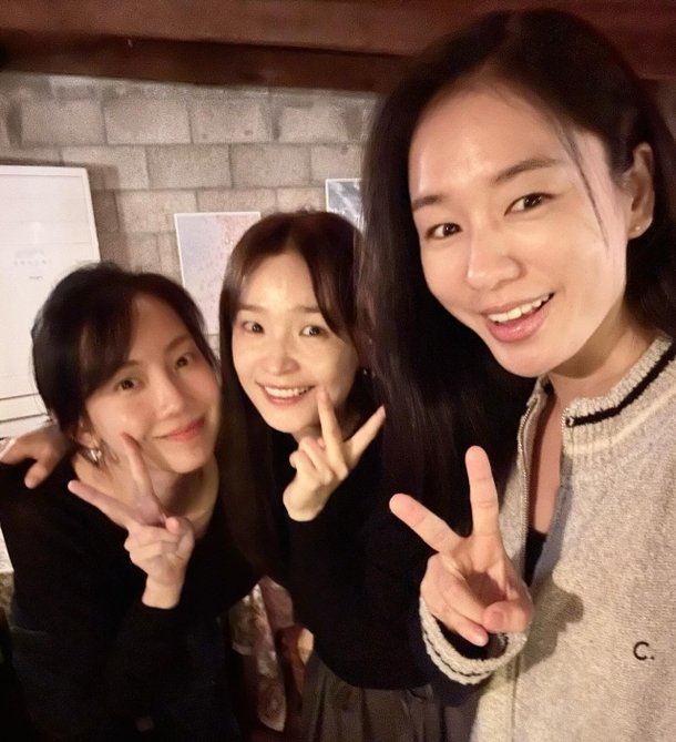 "Yulje Hospital Beauties Gather"... Ahn Eun-jin, Jeon Mi-do, and Shin Hyun-bin Reunite from 'Hospital Playlist' [MD★Star]