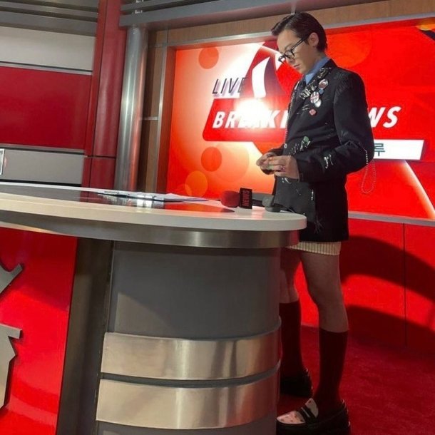 G-Dragon in a bold fashion with just underwear... Who took his pants? "Give me back my pants"