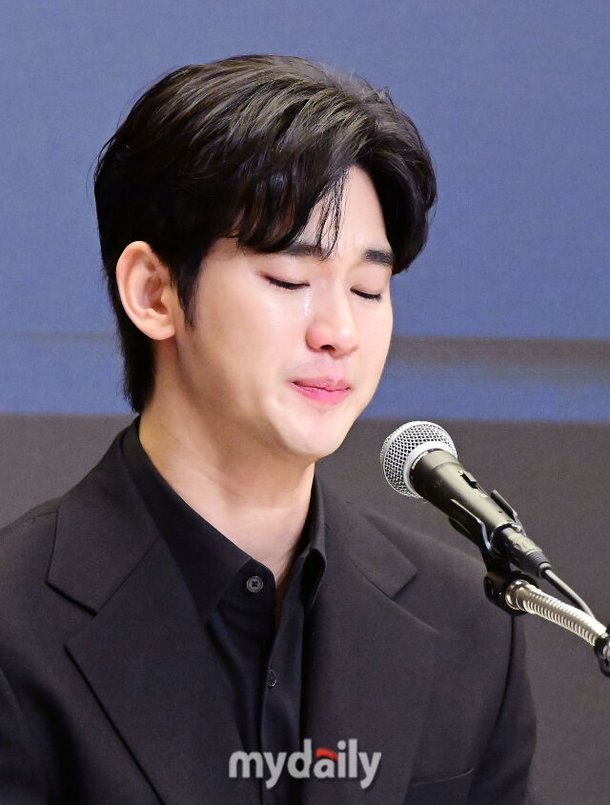 '스타'의 삶이란…김수현, 故 김새론에 사과 대신 120억 손배소 [MD현장](종합)