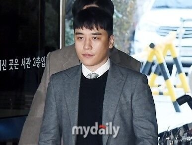 [단독] &apos;버닝썬&apos; 승리, 한국 떠났다…中서 엔터 사업 모색