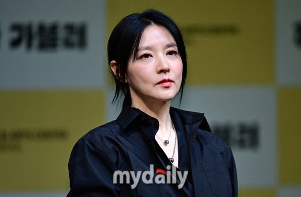 [MD포토] 이영애 '32년 만의 연극 무대'