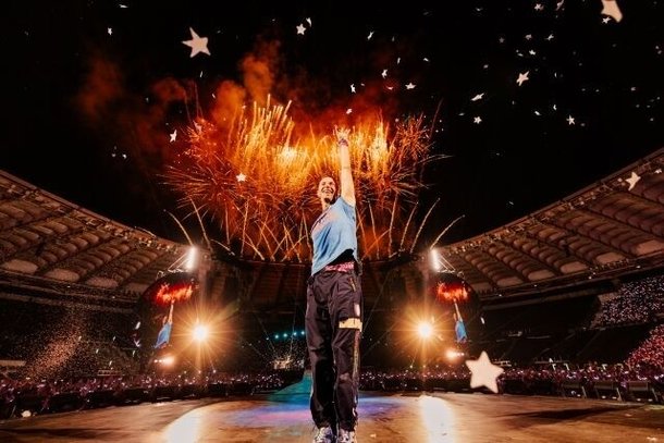 '콜드플레이' 콘서트 강강술래 논란 &quot;남성관객, 싫다는데도 억지로 손목잡고 끌어당겨&quot;[MD이슈]
