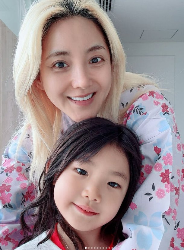 &apos;박보검 닮은 11살 연하♥&apos; 바다 러블리 딸, 엄마랑 똑같이 생겨