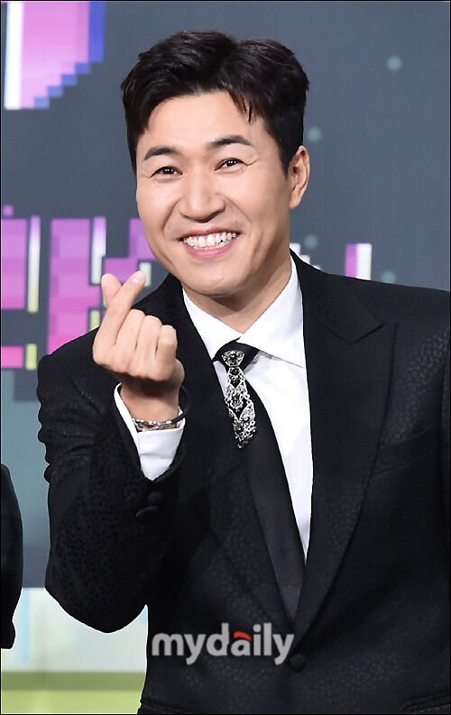 새신랑 김종민, 결혼소감 묻는데 눈물? 알레르기 해명했지만 [1박2일]