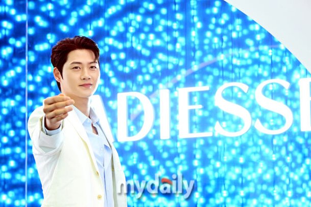 [MD포토] 펜싱 선수 오상욱 &apos;찌르기도 우아하게&apos;