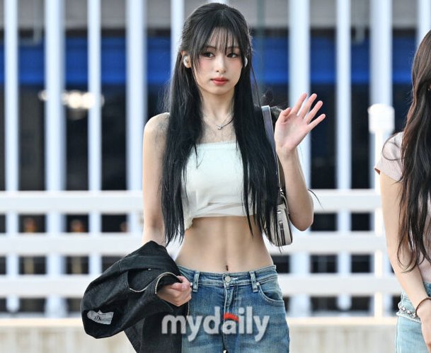 베이비몬스터 아현 &apos;그림자 복근&apos; 한때 복근 운동만 800개씩 [한혁승의 포톡]