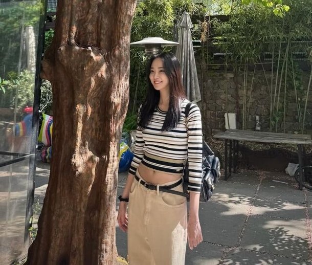 이주연 &apos;열애설 후 더 예뻐졌네&apos;…명품 몸매 +명품백으로 시선 집중