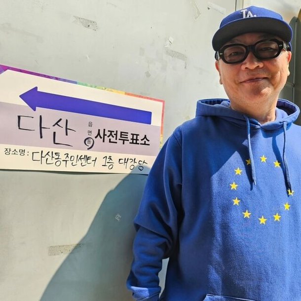 김의성, 보란 듯 &apos;파란색 옷&apos; 입고 투표…이번 선거 전쟁처럼 느껴져