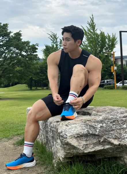 유세윤, 어깨-허벅지 근육 한반도 덮을 기세…합성일것 웅성웅성