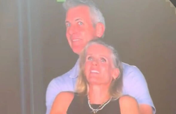 Coldplay Concert Affair Couple