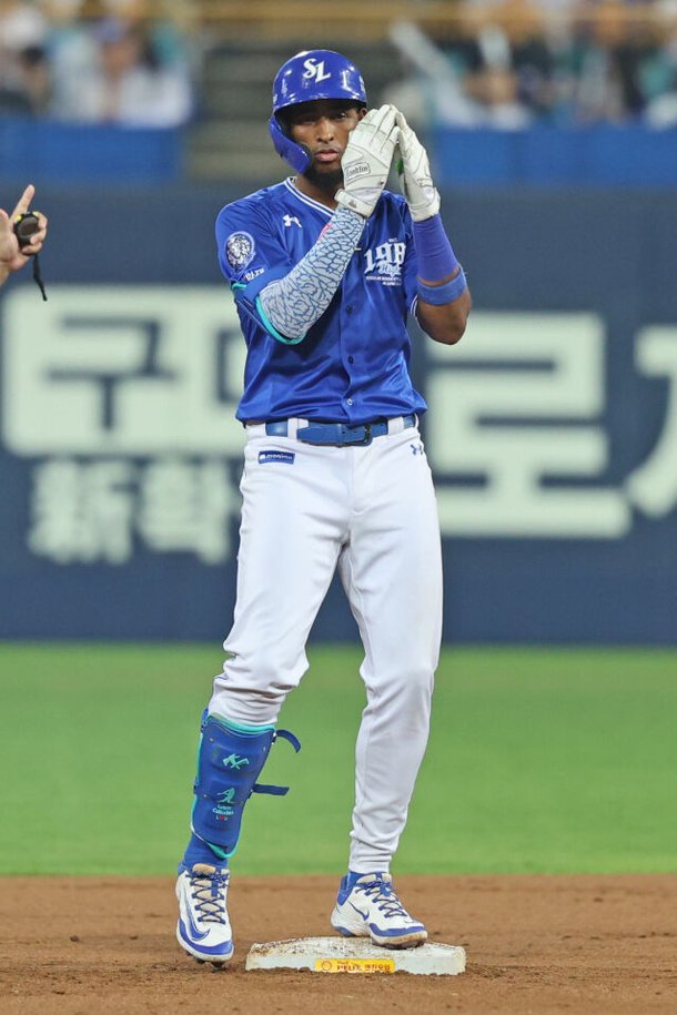 20홈런 축포를 날리는 김영웅