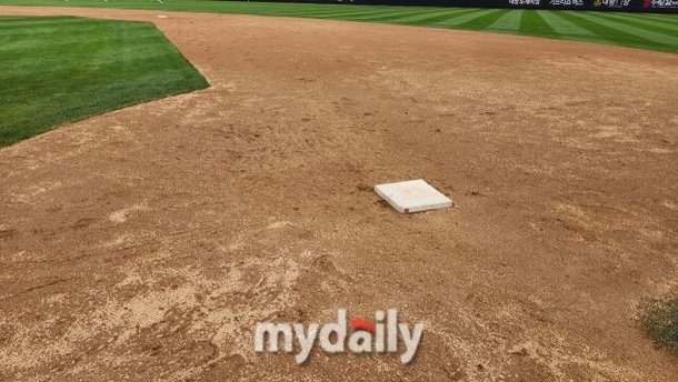 수원 경기장 내야 상태