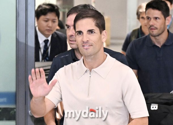 Roberto Moreno Arrives as Interim Head Coach of South Korea National Football Team