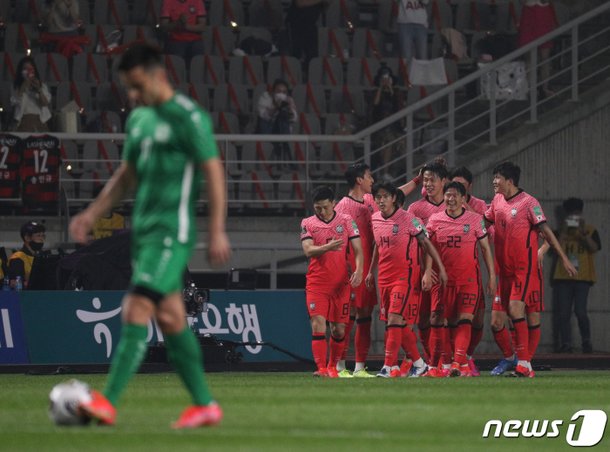 대한민국 축구 : ê°ì¤ë¦°ì ìê³  ìí¥ë¯¼ì ëª»ìì´ ì°¨ë³ ë°ë íêµ­ ì¶êµ¬ ì¤í°ì íì£¼ì ì¼ìì ë¬¸ / 야동망고 강력추천 대한민국 최대 야동사이트 총집합, 전국민 남성 즐겨찾기 사이트.