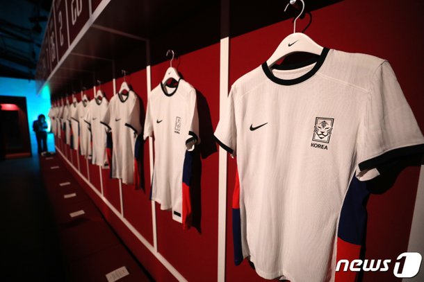 나이키, 2023 대한민국 여자 축구 국가대표팀 유니폼 공개 : 네이트 스포츠