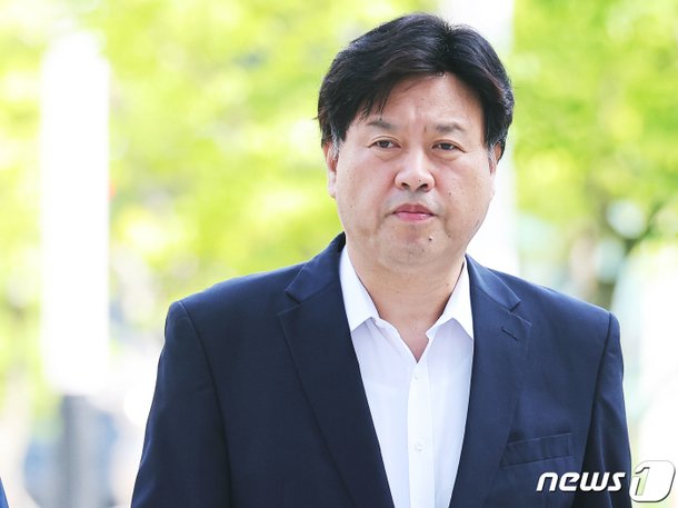 이재명 前선대위 관계자들 압수수색…李측근 김용 재판 위증 의혹