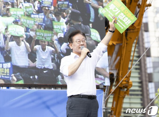 문재인·원로 이재명 격려 지도부 동조단식…결집하는 민주당