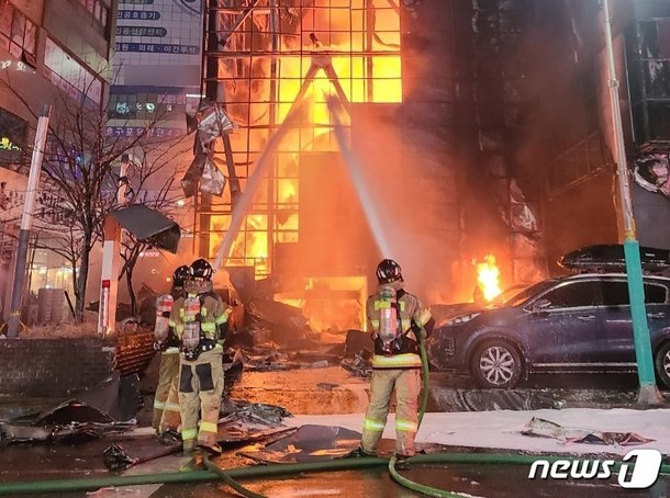 인천 호텔 화재 부상자 56명으로 늘어…전신2도 화상 1명 위독