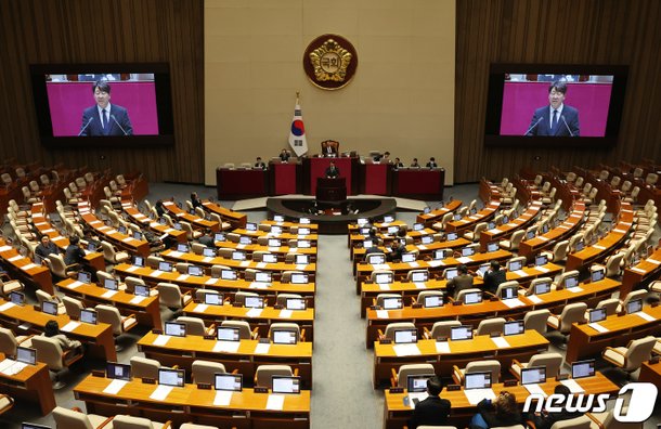 국회의원 연봉 인상 일사천리…올해 1.7% 오른 1억5700만원