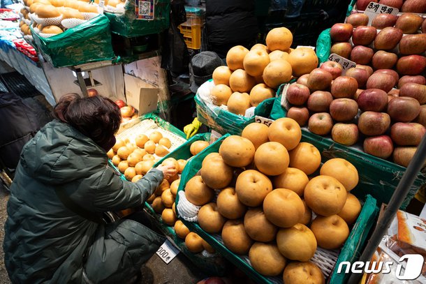 사과 10개가 3만6천원 과일 가격 보다 깜짝 놀란 시민들