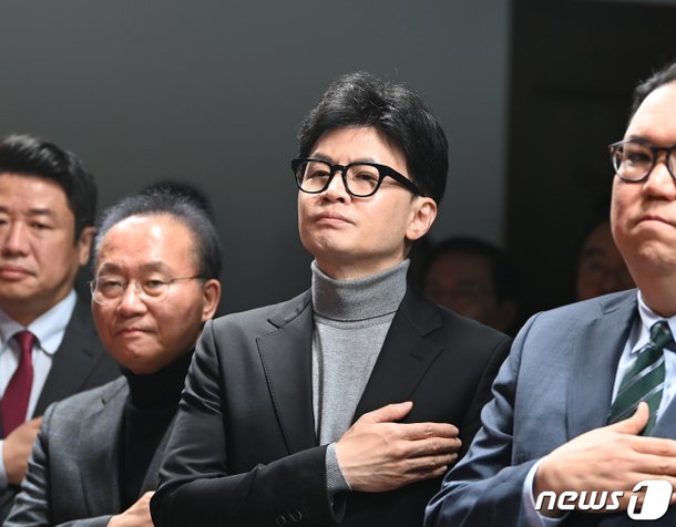 국민의미래 창당대회, 국기에 경례하는 한동훈 위원장