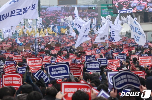 [단독]의협 총궐기 30분 후 경찰 추산 8500명 모여…주최 측은 quot;3만명quot;