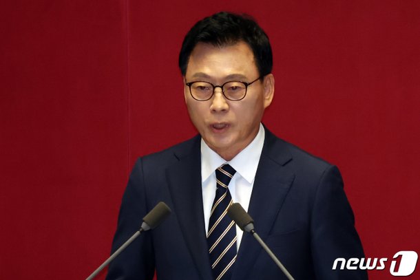 민주당 경선 이변 속출…권리당원 50% 결집 비명 대패