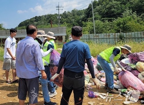 실수로 버린 1500달러…쓰레기 뒤져 찾아준 안동시 공무원들